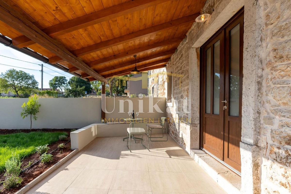 Casa in pietra ristrutturata con piscina